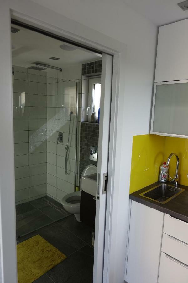 Tiny House With Private Pool Apartment *